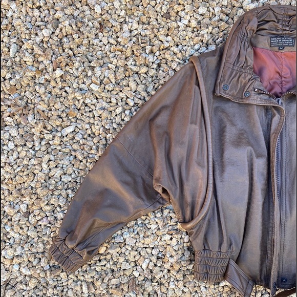 Brown thriller jacket - Picture 2 of 5